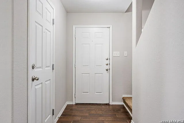 4 bed, 3.0 bath, 2044 sqft, $2,080 — Photo 4