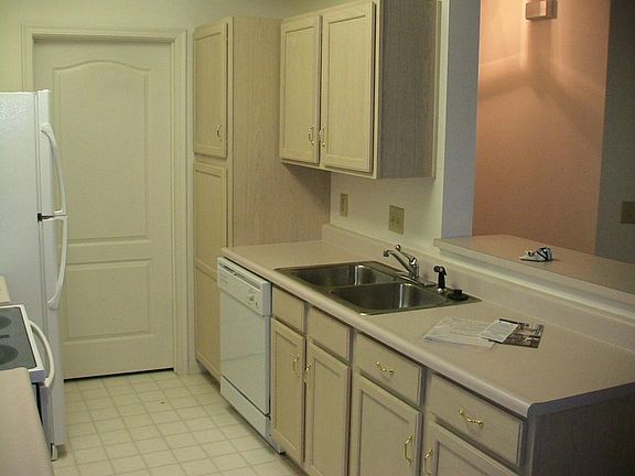 3rd image of 4240 Endeavor Dr Unit 104
