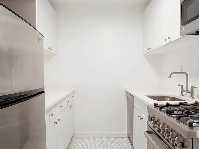 65 4th Ave #6B — Photo 4
