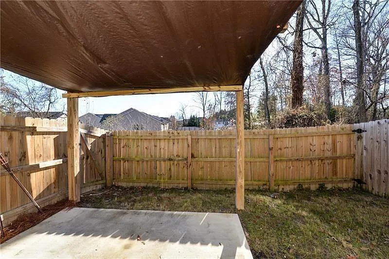4 bed, 3.5 bath, 2628 sqft, $3,400 — Photo 2