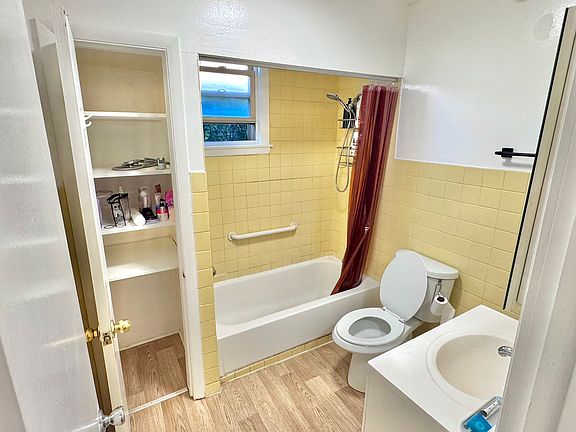 5th image of 2250 S Sacramento Ave #2
