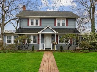 26 Norcross St, Rockville Centre, NY 11570