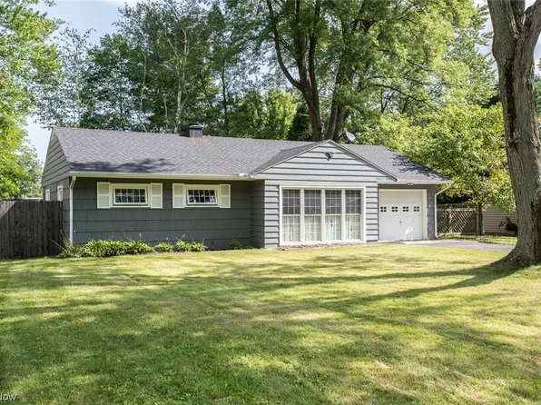 49 Meadowbrook Dr, Grafton, OH 44044
