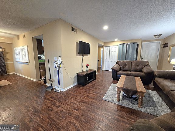 4th image of 315 Seasons Pkwy