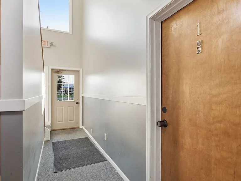 825 South Grand Avenue — Photo 22