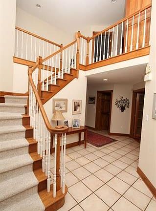 4th image of 75 Hearthstone Dr