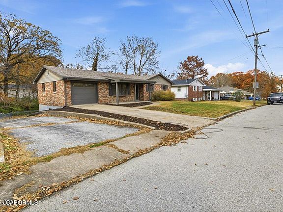 2nd image of 621 Belmont Dr