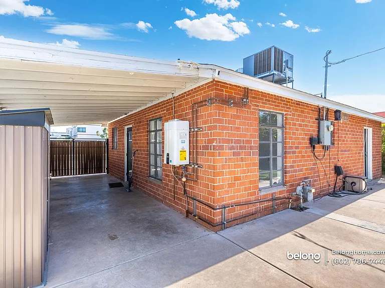 1136 E Almeria Rd — Photo 4