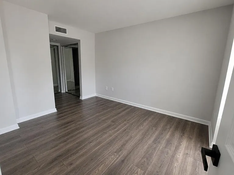 1522 SE Royal Green Cir #201 — Photo 7