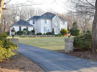 464 Glen Hill Dr, Saunderstown, RI 02874