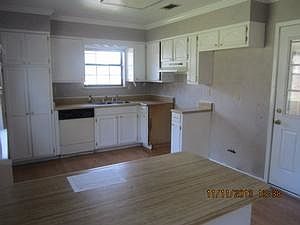 3rd image of 9610 Mapes St