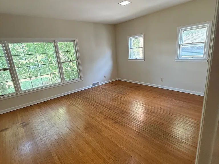 720 Seminary St — Photo 14