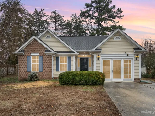 9035 Silver Coach Ln, Charlotte, NC 28273
