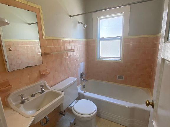 4th image of 1571 Pacific Ave APT A
