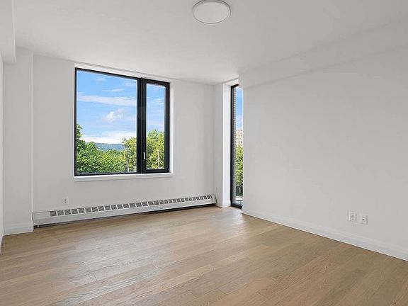 5th image of 3128 Henry Hudson Pkwy E #501