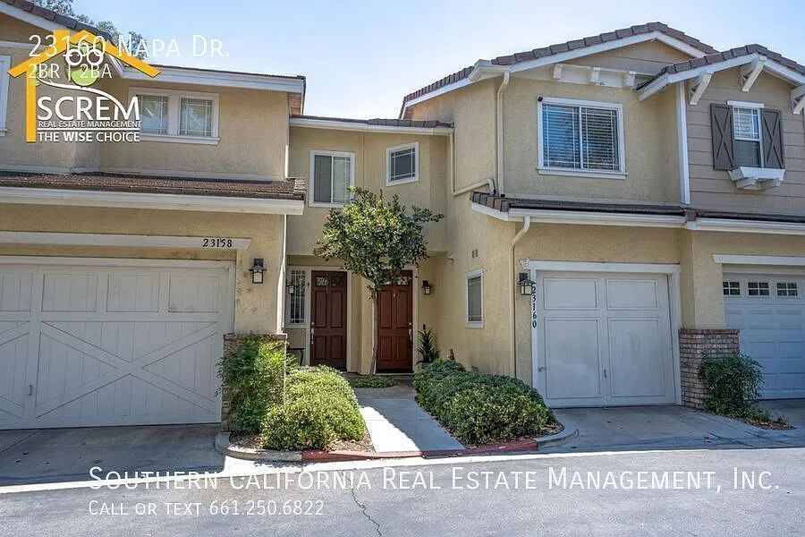 Two Bedroom Cheyenne Townhouse in Valencia — Photo 3