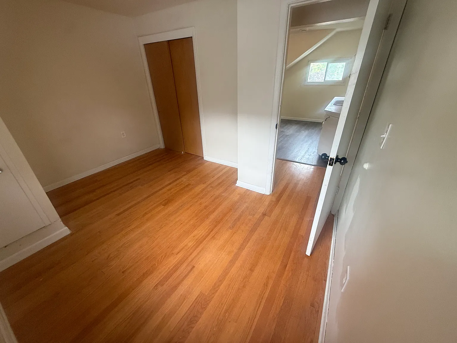 3 bed, 950 sqft, $1,300 — Photo 3