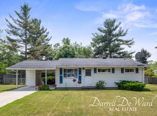 968 Kendalwood St NE, Grand Rapids, MI 49505