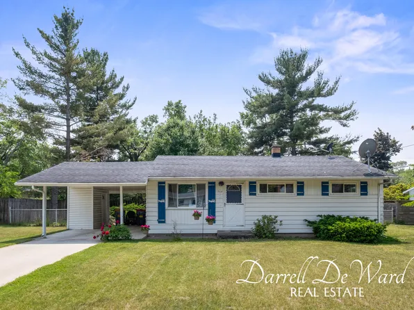 968 Kendalwood St NE, Grand Rapids, MI 49505