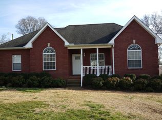 221 Mark Cir, Gallatin, TN 37066