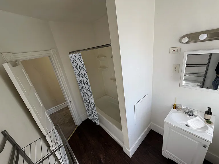 121 N 11th St #3 — Photo 6