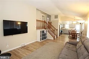 22 Carole Rd — Photo 2