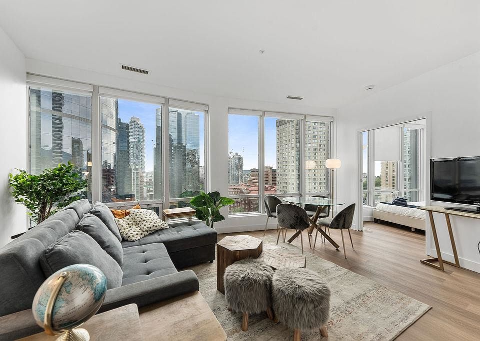1st image of 989 Nelson St #1204