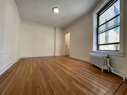 Rented by Hillel Realty Group | media 10