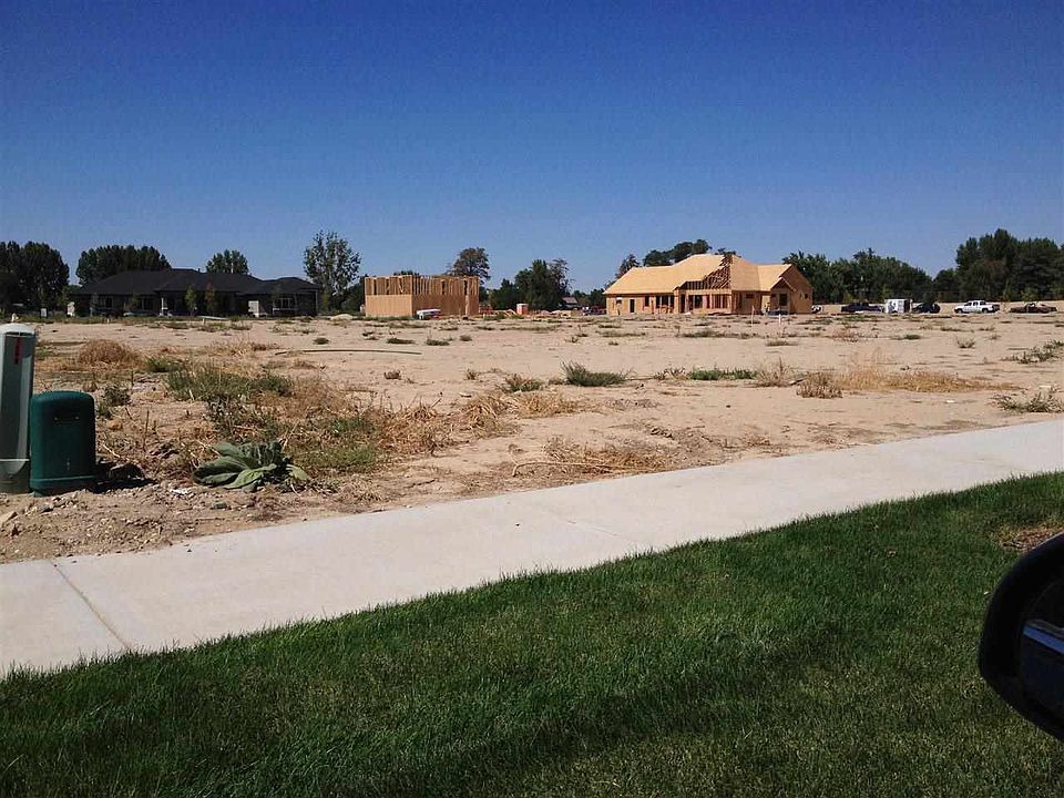2nd image of 1049 N Lionbridge Pl