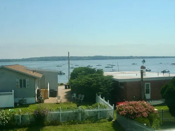 15 Anawan Ave, Narragansett, RI 02882
