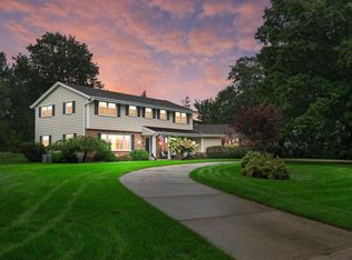 16040 Siesta Ln, Brookfield, WI 53005
