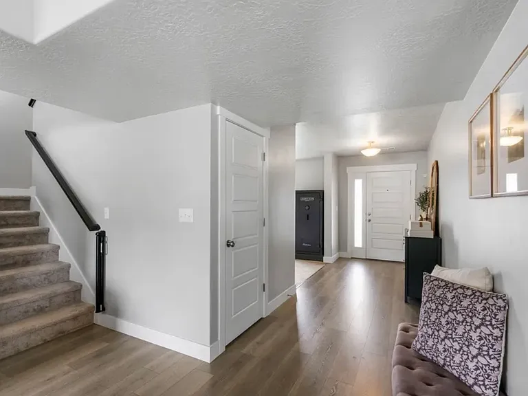 148 N 200 E — Photo 10