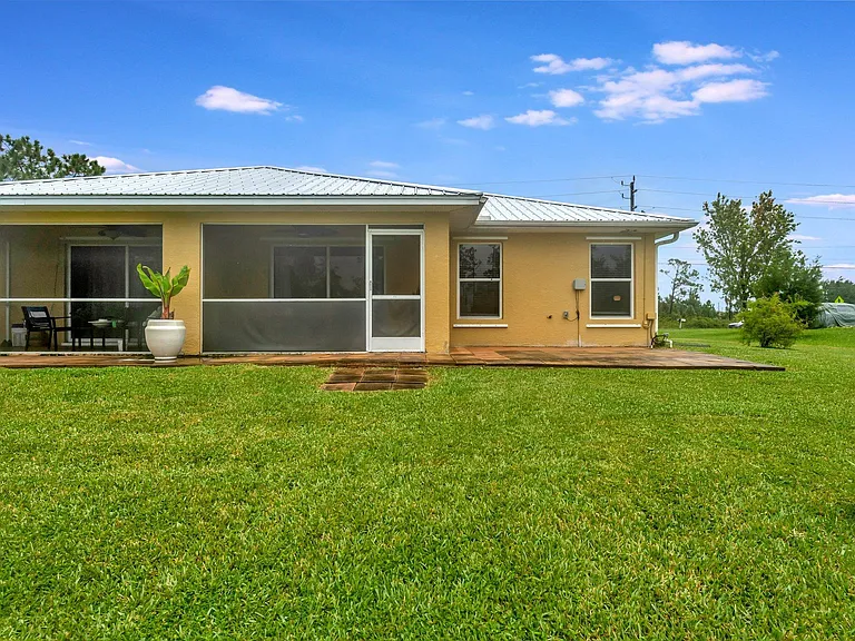 26059 Sandhill Blvd #B — Photo 33