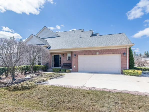 233 Harrington Dr, Troy, MI 48098