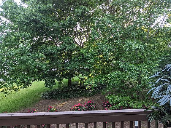 3rd image of 506 Lantern Wood Dr