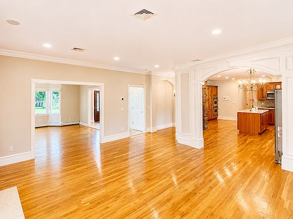 5th image of 377 Ruckman Rd