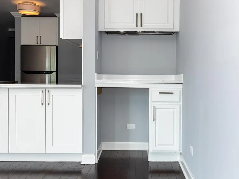 2 E Erie St #2014 — Photo 20