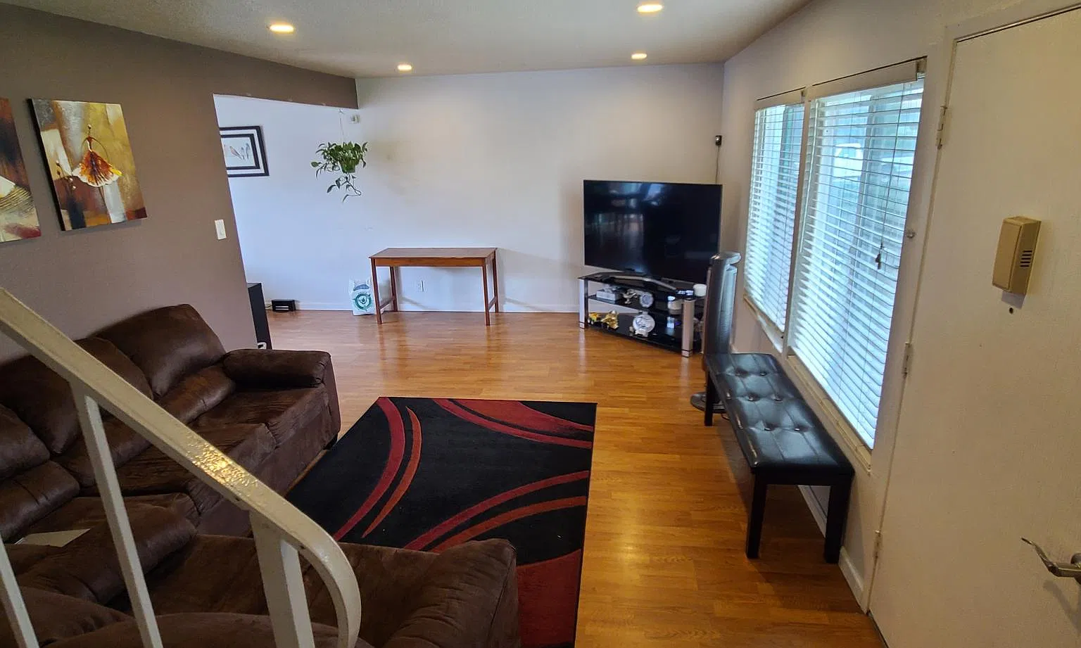 3 bed, 1.5 bath, 1166 sqft, $3,300 — Photo 2
