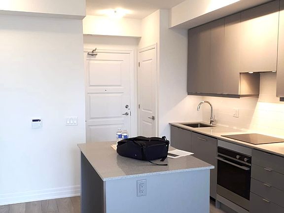 4th image of 36 Elm Dr W #2910