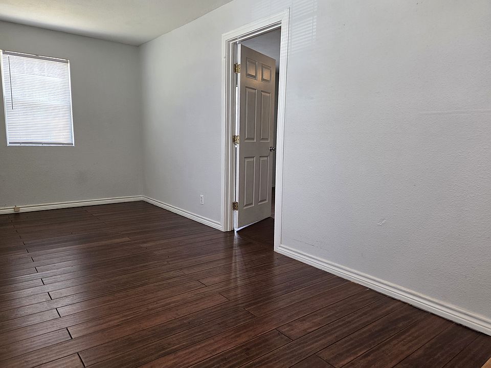 livingroom/ bedroom door