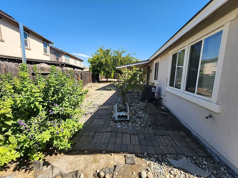 936 Haycastle Ct — Photo 37