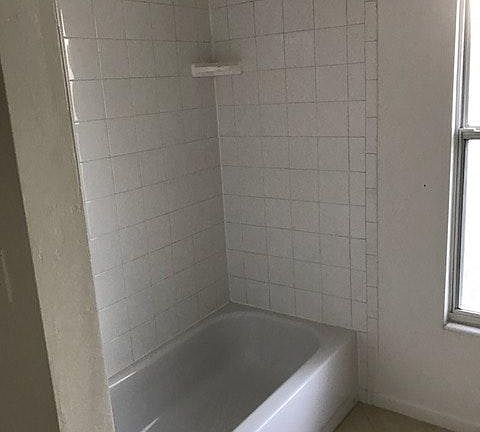 5th image of 3501 Sherwood Dr APT B