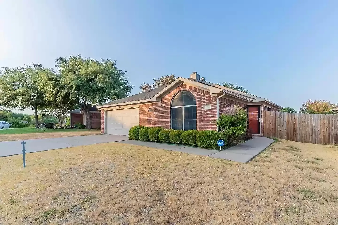 3 bed, 1288 sqft, $2,150 — Photo 2