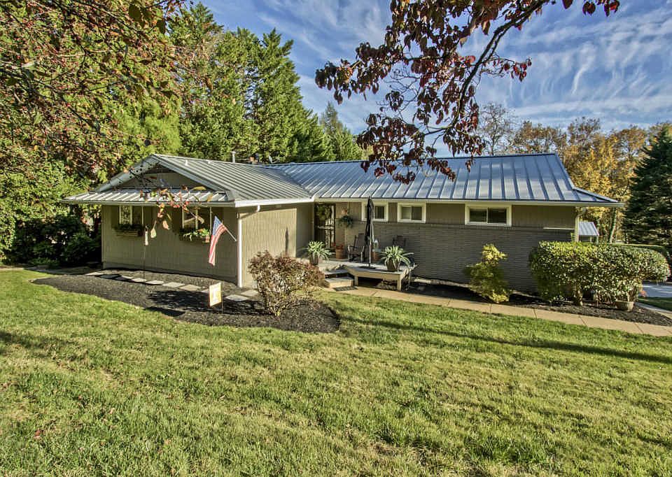 1st image of 1074 Scenic Dr