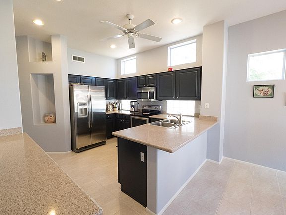 Kitchen, Stainless Appliances, Quartz Countertops