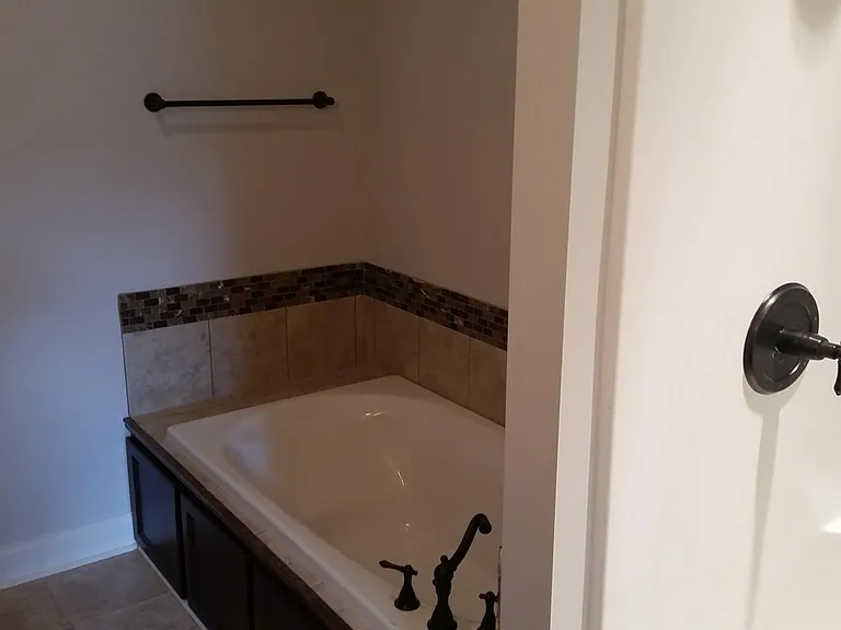 1213 Victoria St — Photo 4