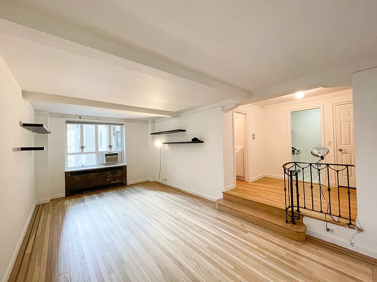 200 W 20th St #402 — Photo 3