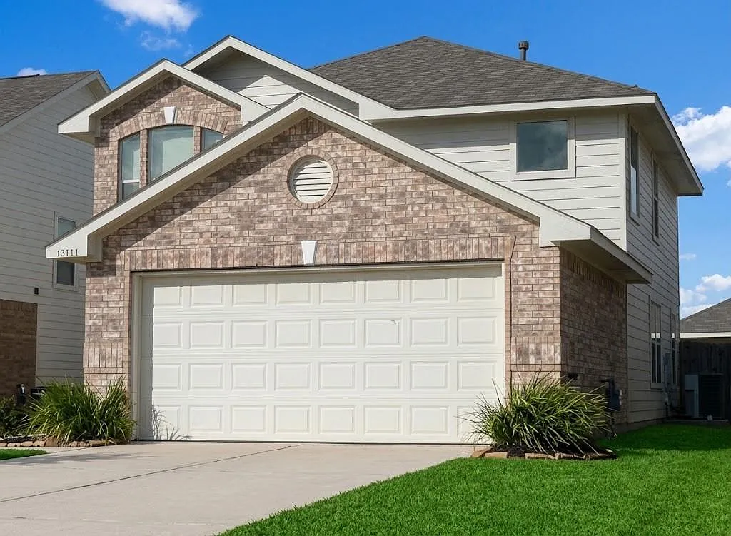 4 bed, 2.5 bath, 1913 sqft, $2,000 — Photo 2