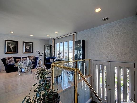 2nd image of 3262 Ocean Harbor Dr