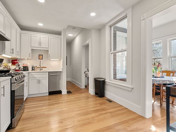 4th image of 564 E 5th St